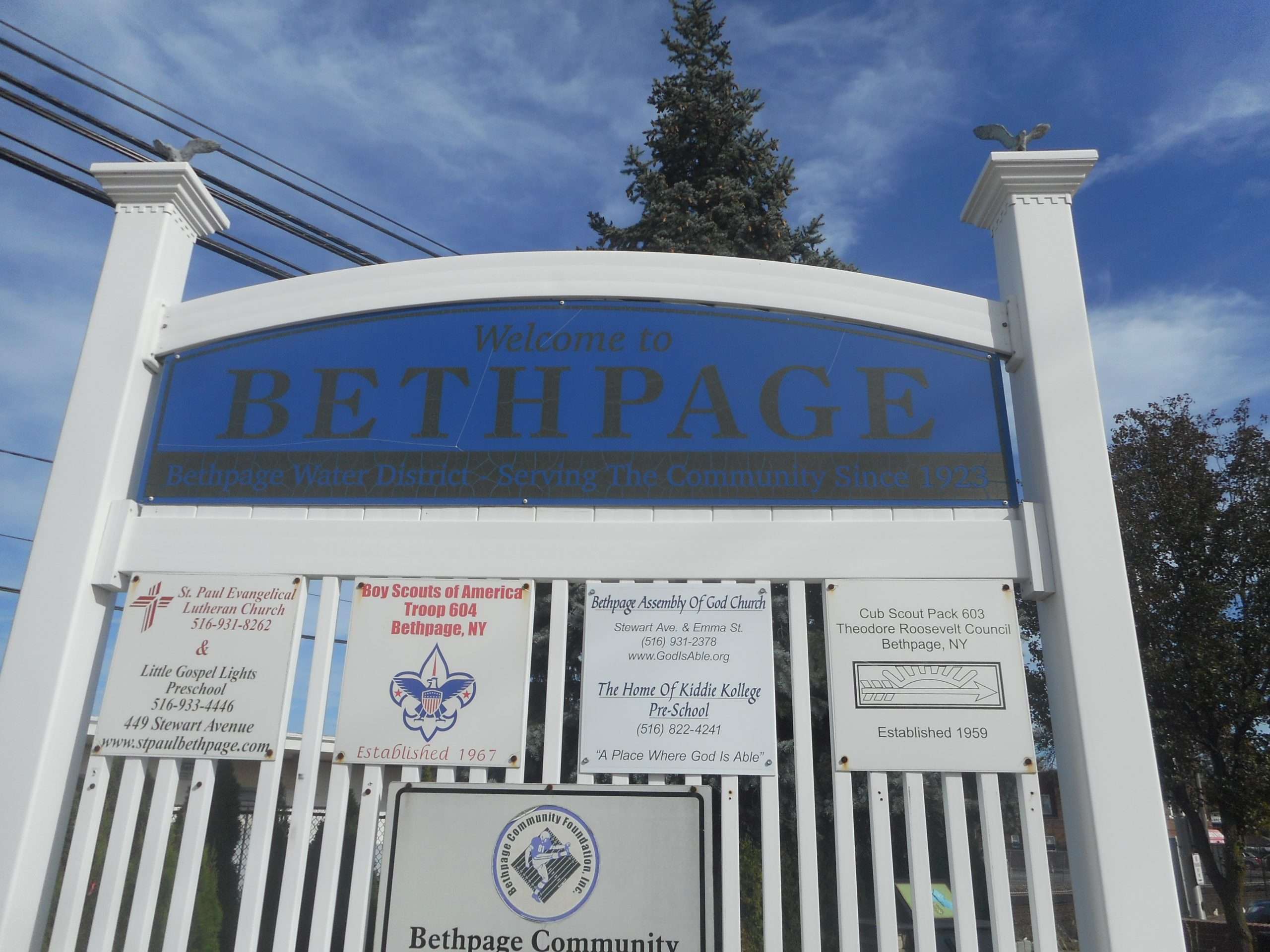 welcome to bethpage sign at lirr station